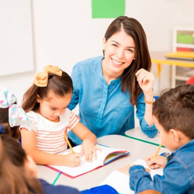 Estudiar Auxiliar de Educación Infantil y Jardín de Infancia