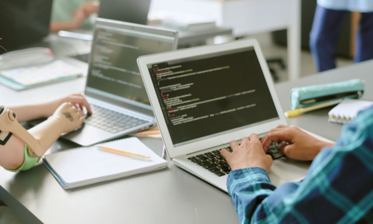 Ingeniería de desarrollo de software: qué hace un ingeniero y por qué es clave hoy