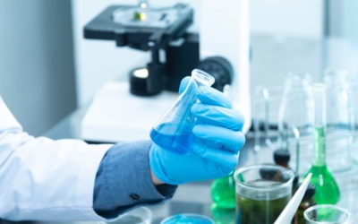 Estudiar maestría en microbiología y en análisis de muestras en laboratorio