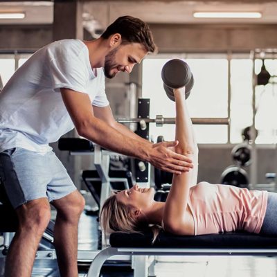 Carateiro Feminino Em Treinamento Com Mestrado Masculino Imagem de Stock -  Imagem de atividade, fêmea: 219440027