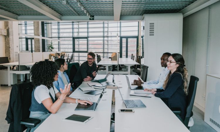¿Qué son los stakeholders y por qué son clave en la gestión de proyectos?